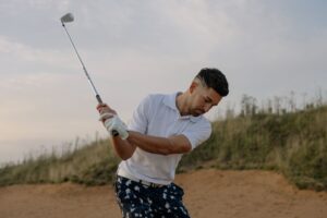 כאב במרפק אצל שחקני גולף – מרפק הגולפר (Golfer's Elbow)